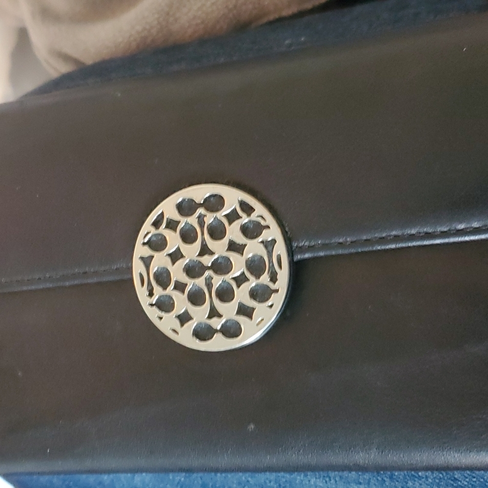 Coach wallet with Silver clasp - Picture 2 of 7